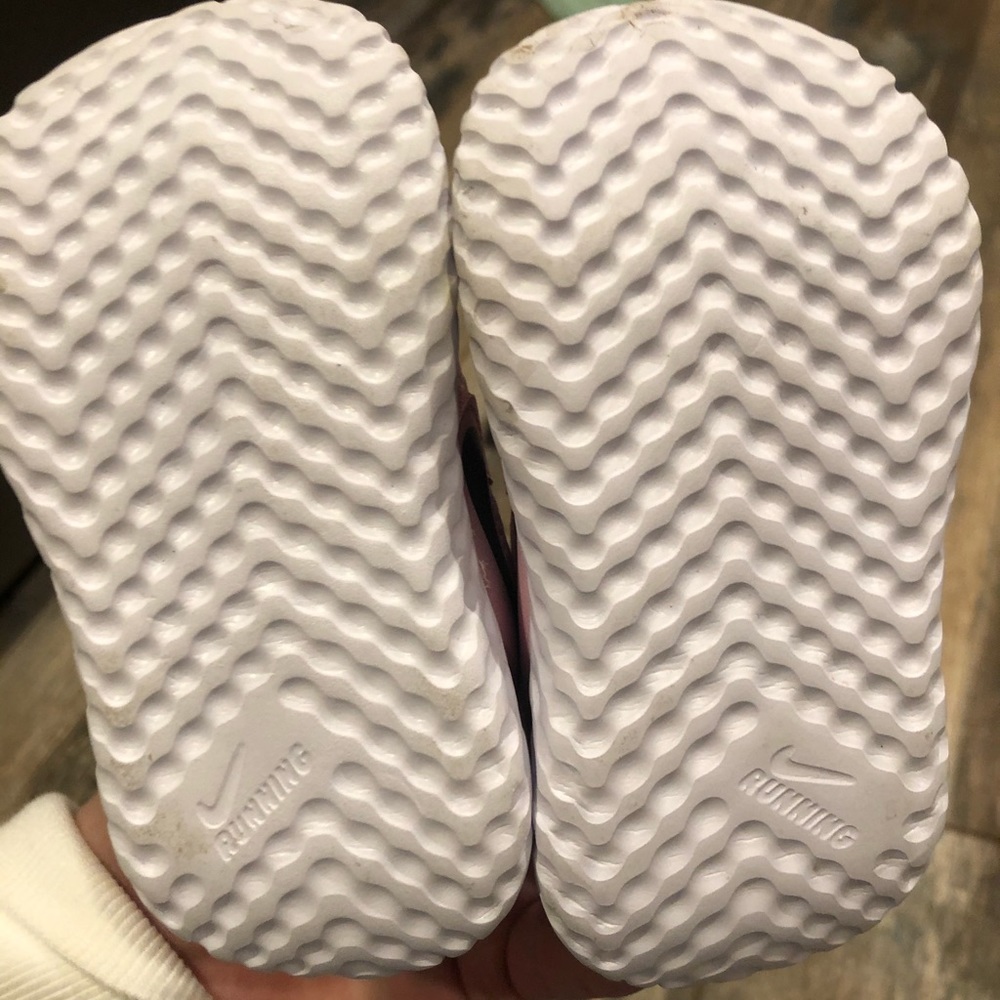 Sold -Nike // Toddler shoes - Picture 7 of 8